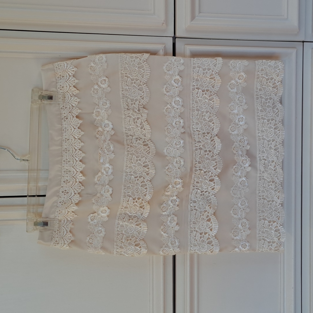 Cream lace Skirt